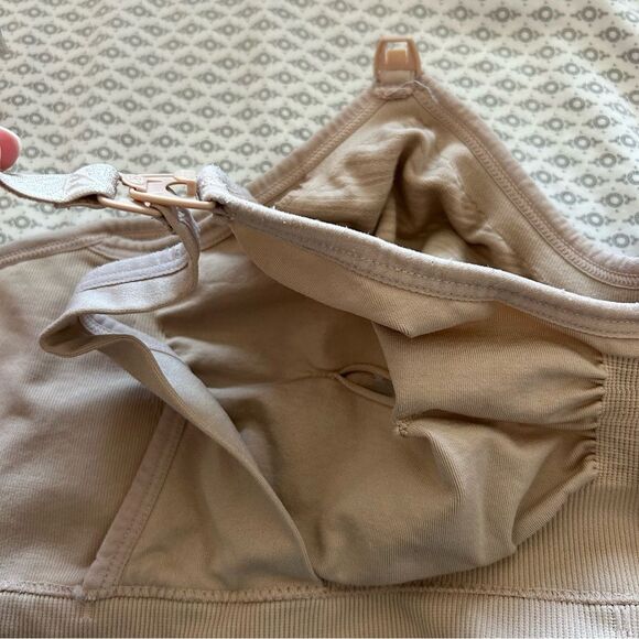 Kindred Bravely Sublime Hands Free Pumping & Nursing Bra in Beige Size Medium - Picture 11 of 12